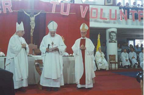 Les évêques consacrants
